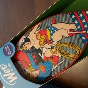 Justice League Original Detangler Wonder Woman Paddle Brush